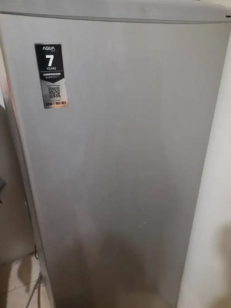 Dijual cepat freezer merk Sharp aqua