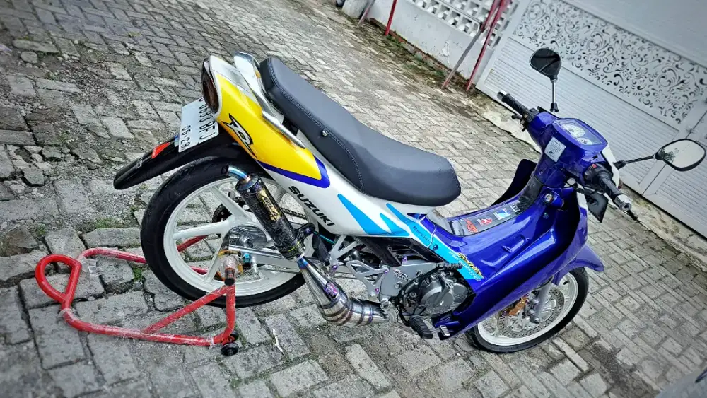 Suzuki satria 2001 putih biru