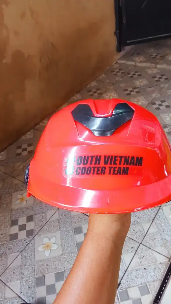 Dijual Helm pribadi vietnamstyle kondisi lumayan mulus bening oke bos