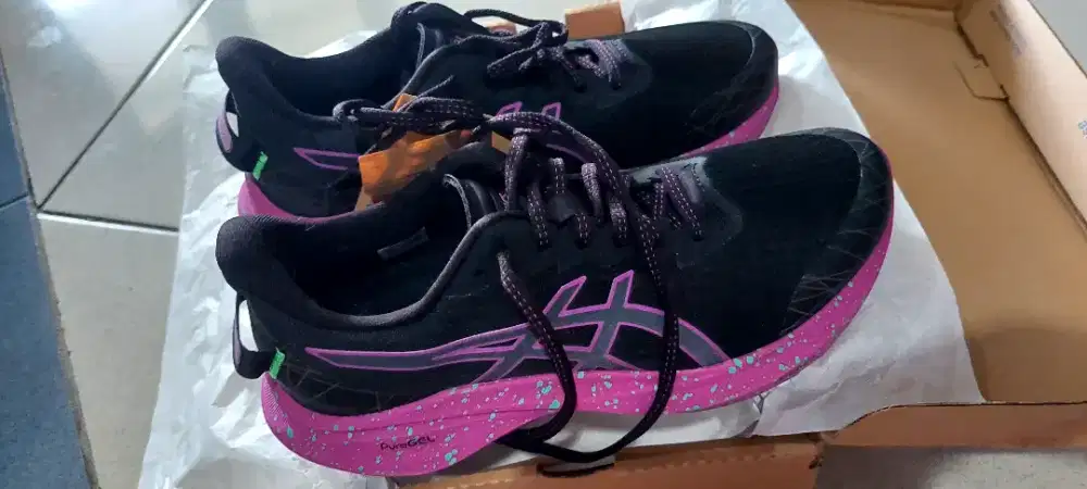 Sepatu Wanita Asics Baru, 39