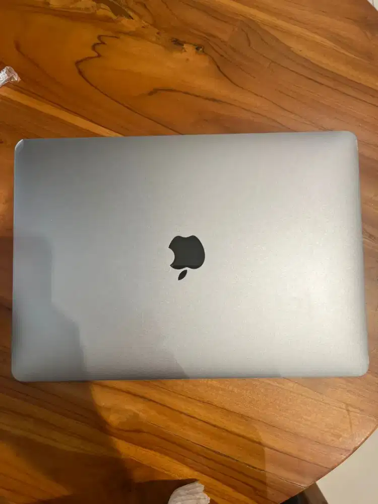 Macbook Pro 13
8GB/256 GB
Lengkap (Charger Battery dan Tas Lettop