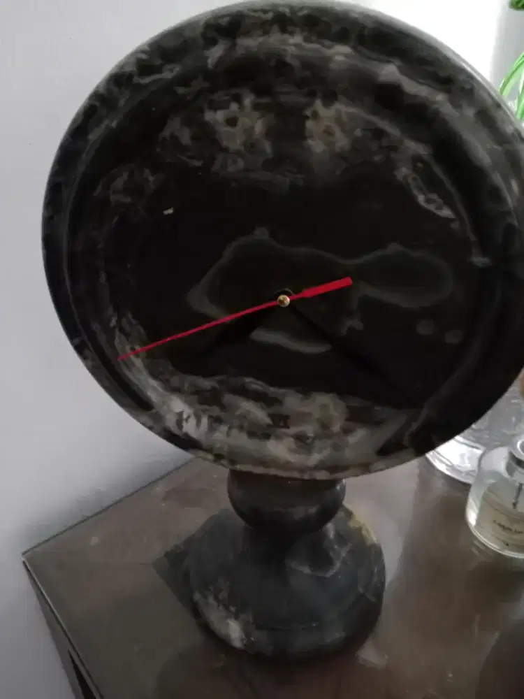 Dijual jam duduk dari batu marmer