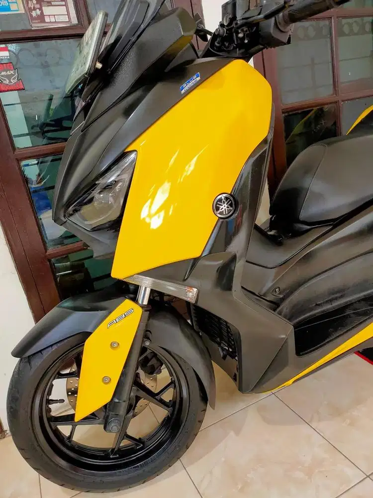 Xmax Kuning Low km Seperti baru