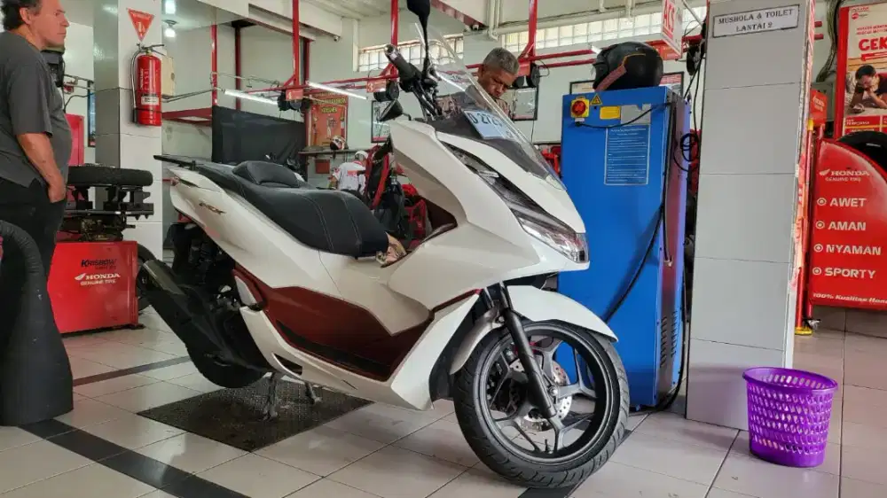Honda PCX 160 ABS 2021 simpanan like new km 8rb