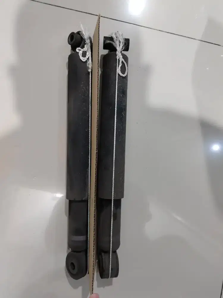 Shockbreaker belakang Mobil Sigra/Calya Second - Ori Copotan