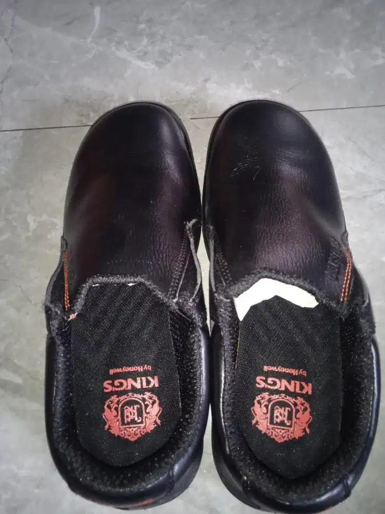 Sepatu safety KING 42