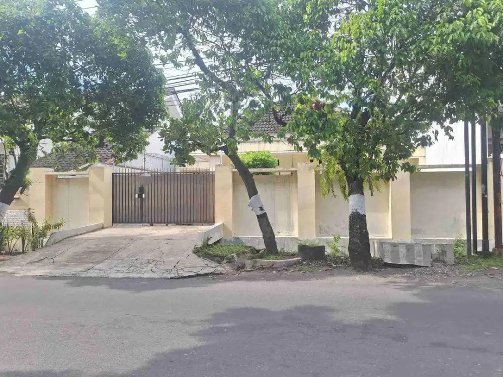 ( JALAN RAYA ) RUMAH / KANTOR DI JL HALMAHERA RAYA SEMARANG TIMUR