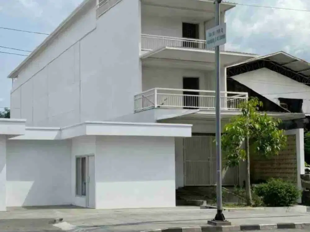 Di jual pinggir jalan 3 lantai cck coffee atau tempat tinggal