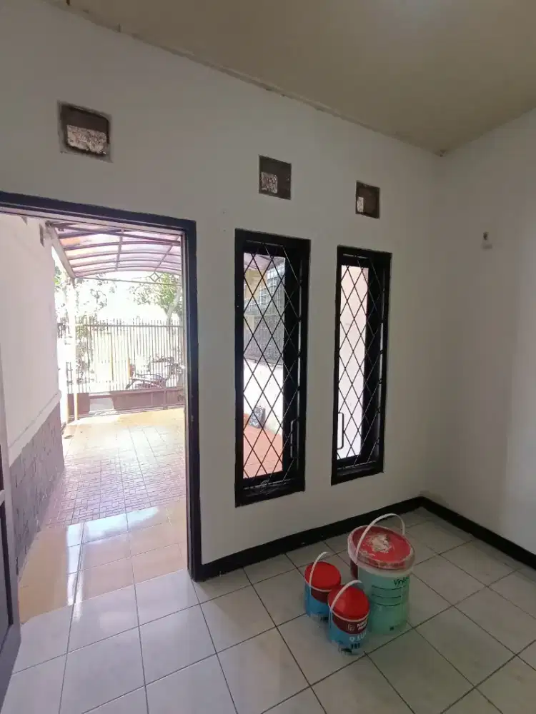 Di Kontrakkan Rumah Keluarga di Jalan Riung Gede Saluyu Blok Kav. 9