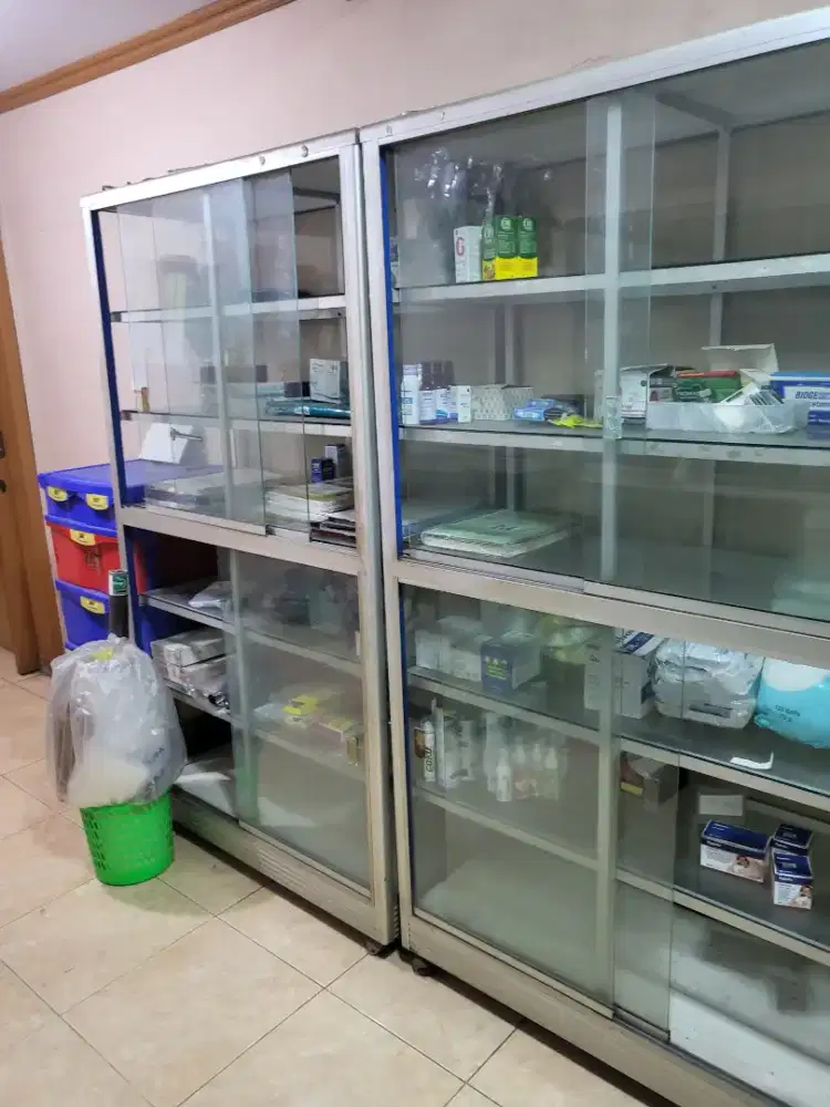 Dijual etalase ukuram 1m x 175 cm