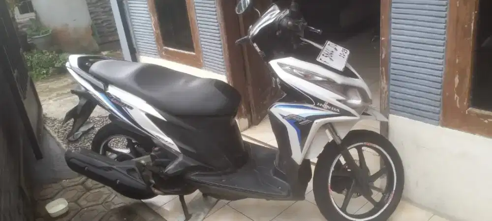 vario 2014 warna Biru Putih