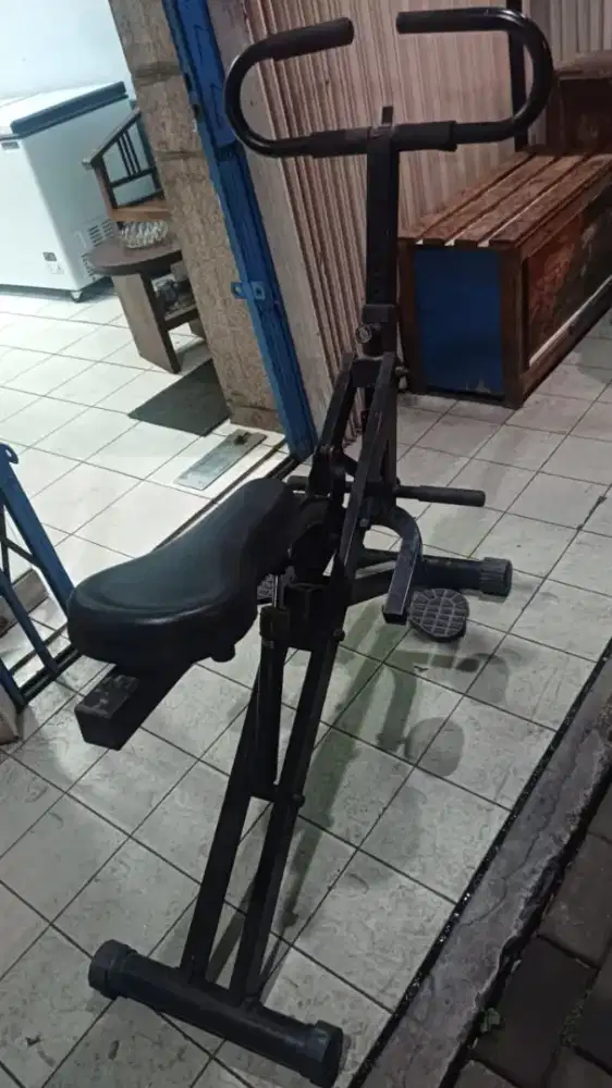 Jual borongan 3 alat olahraga masih layak pake 470rb