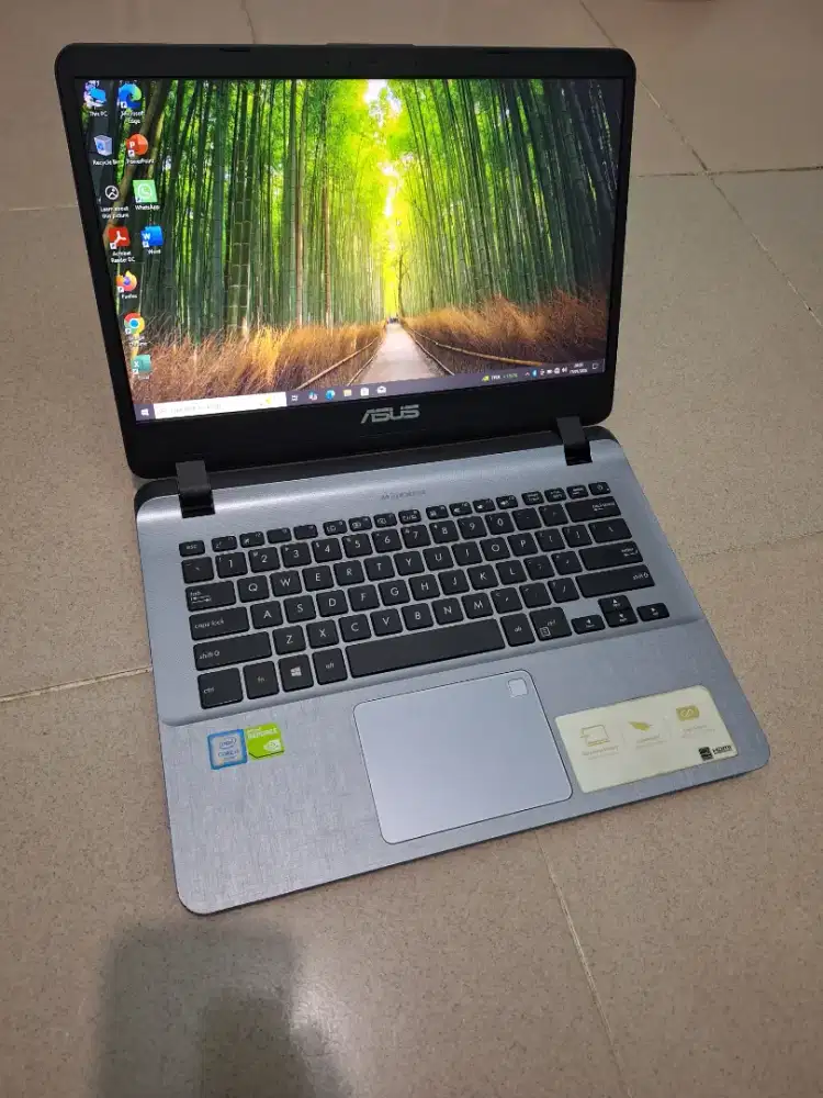 Bismillah dijual laptop asus vivobook slim core i3 siap pakai ssd128gb