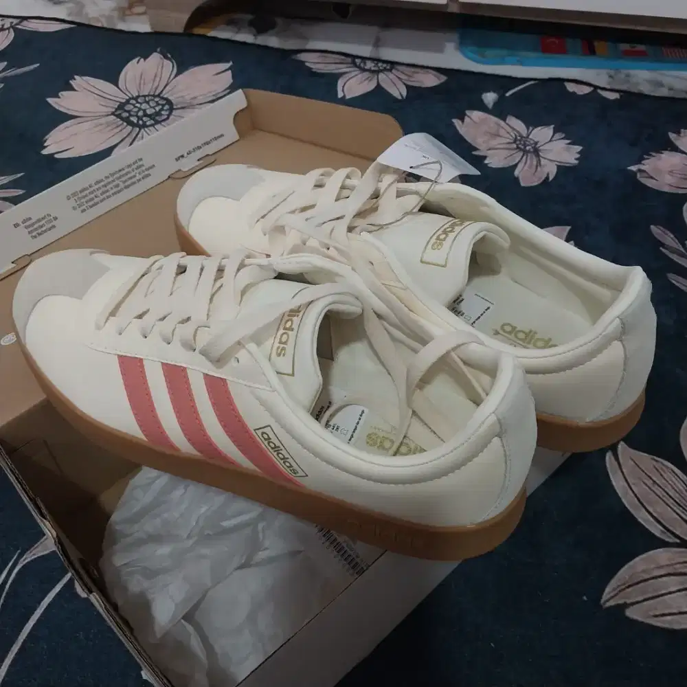 Sepatu adidas baru dan ori 100%