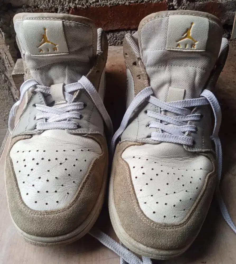 Nike Air Jordan 1 Mid SE Craft