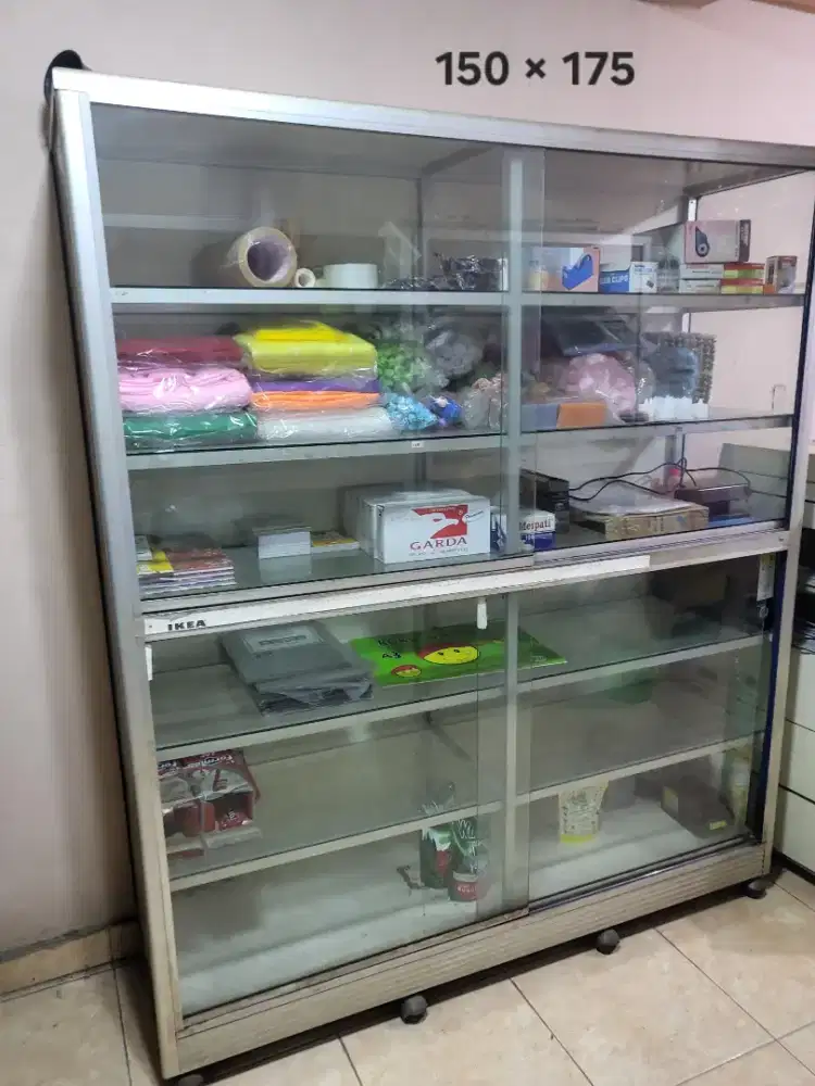 Di jual etalase bekas