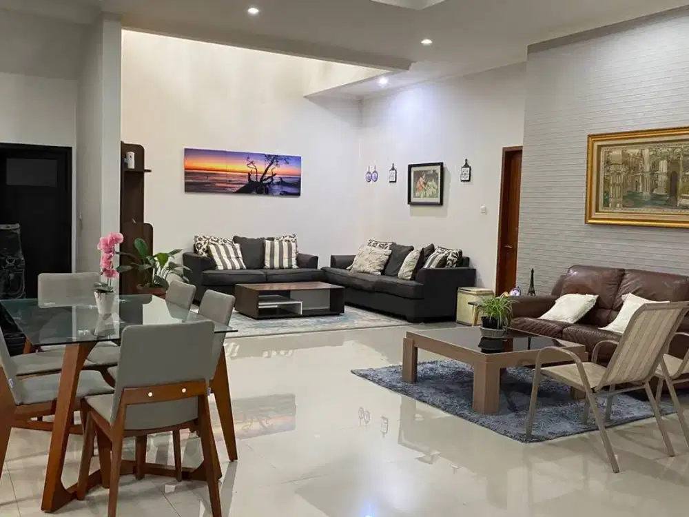 Dijual Rumah Luas FULL FURNISHED di Suryalaya Buahbatu Lengkong Luas Bangunan 350 hanya 4,35 Milyar Bandung Tengah
