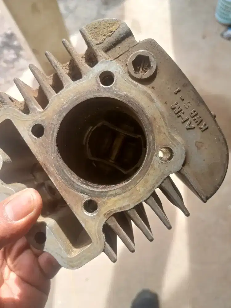 Di jual Blok Mesin untuk Motor Supra orisinil .kondisi masih  bagus