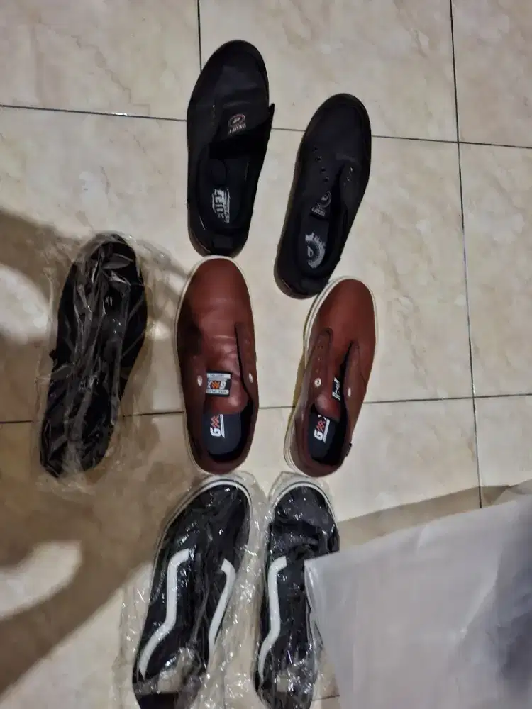 Sepatu second monggo