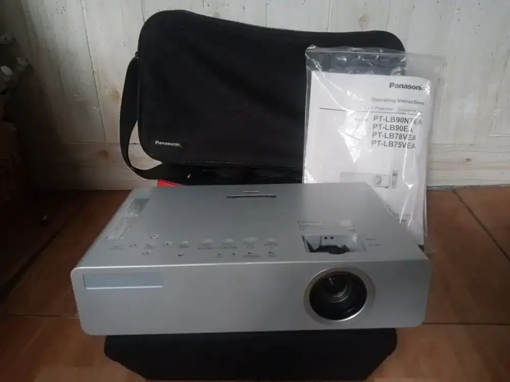 Proyektor LCD Panasonic PT-LB90EA