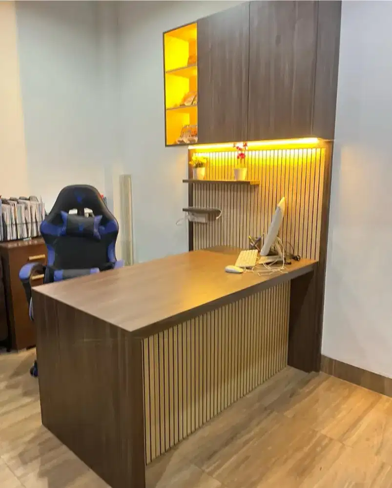 Meja kerja minimalis