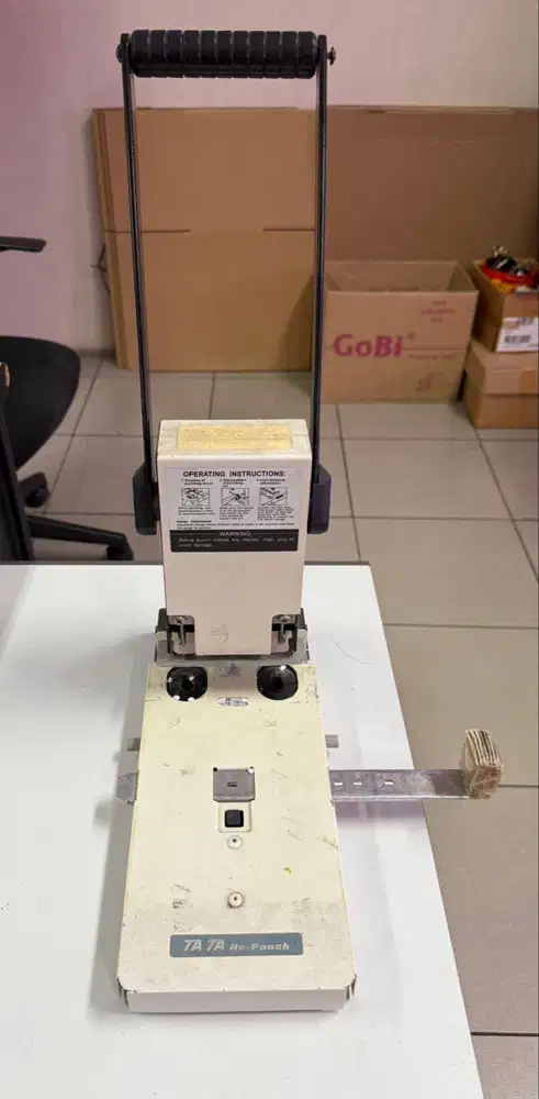 Pembolong Kertas Heavy Duty