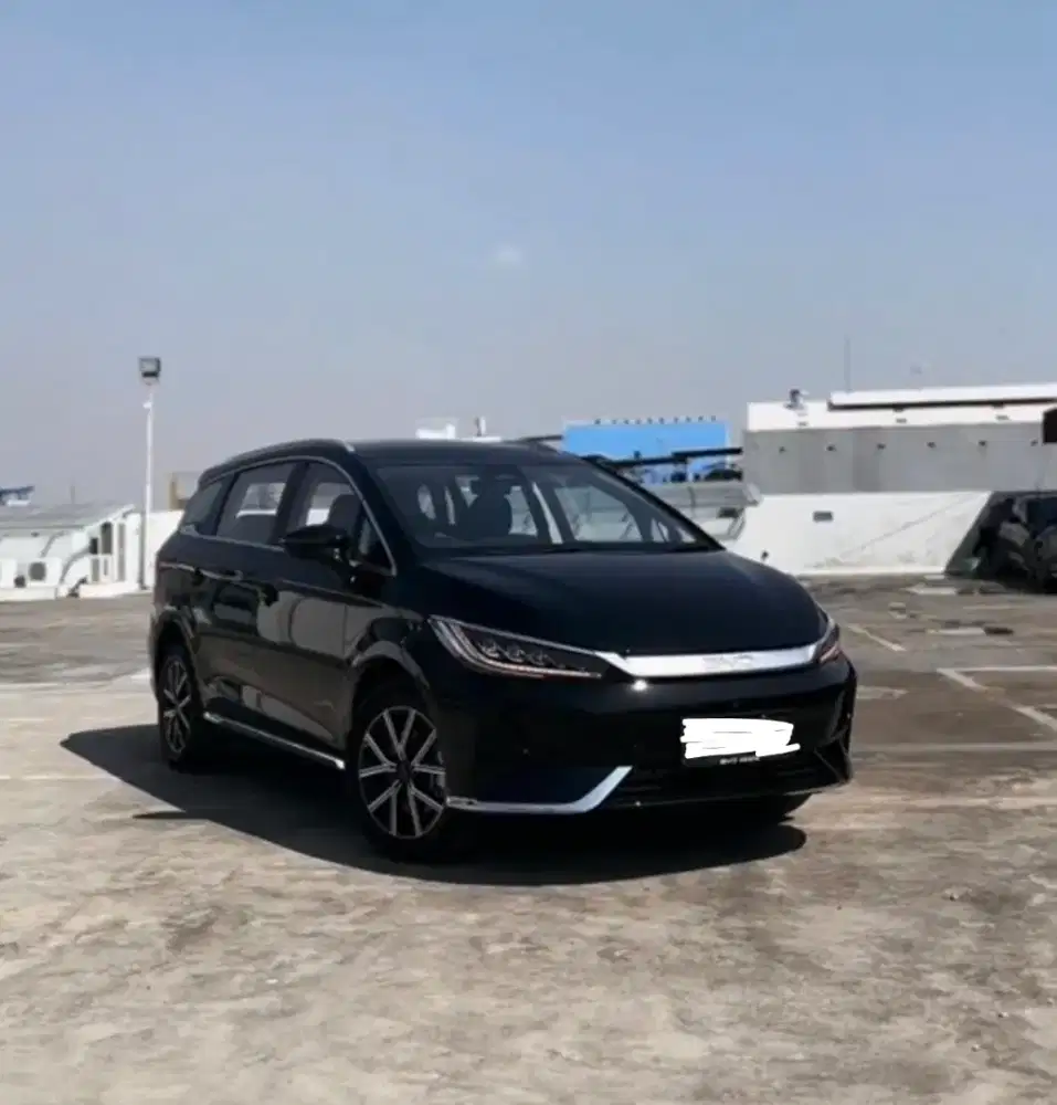 Mobil listrik BYD M6