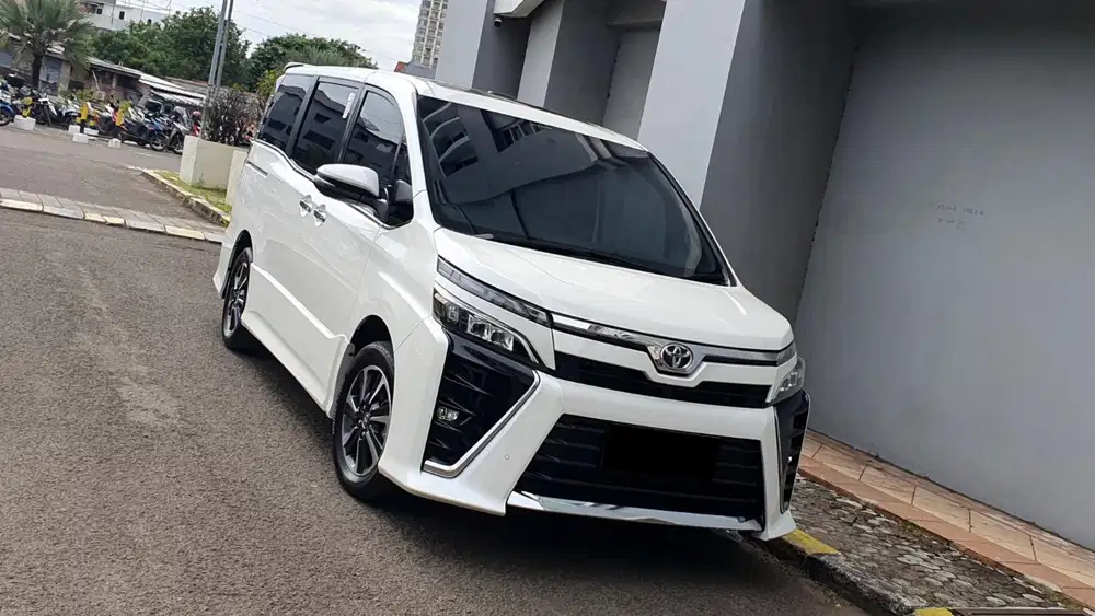 [ GARANSI 5TH ] Toyota Voxy 2.0 Sunroof AT 2019/2020