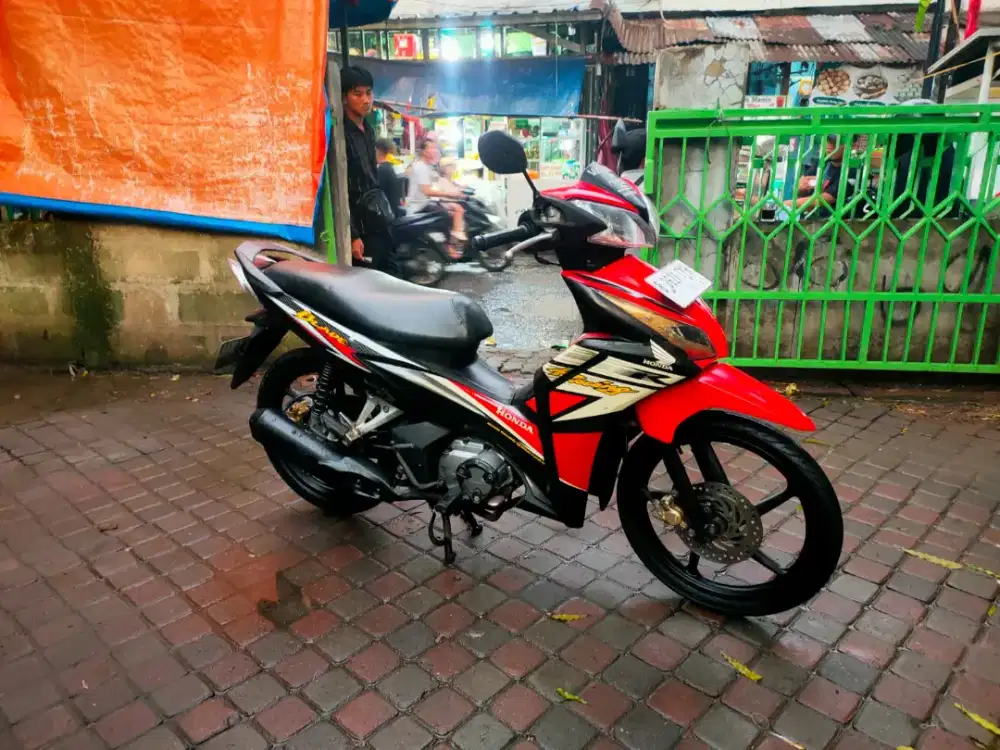 Honda Blade 110cc PGM-FI Tahun 2013