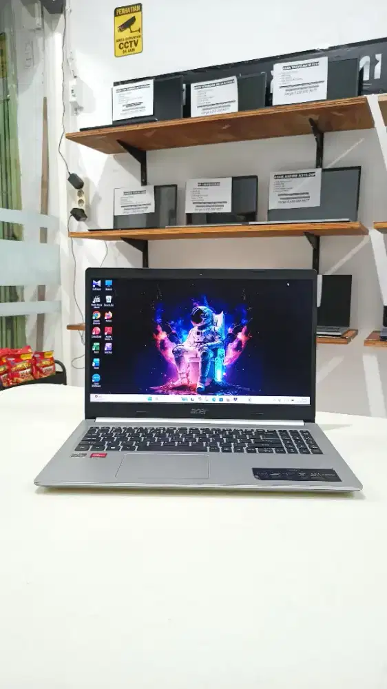 Laptop bekas Acer A315-24P RAM 8 GB, AMD Ryzen 5 7520U