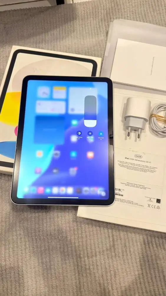 Ipad Gen 10 silver 64GB Wifi Only Lengkap
