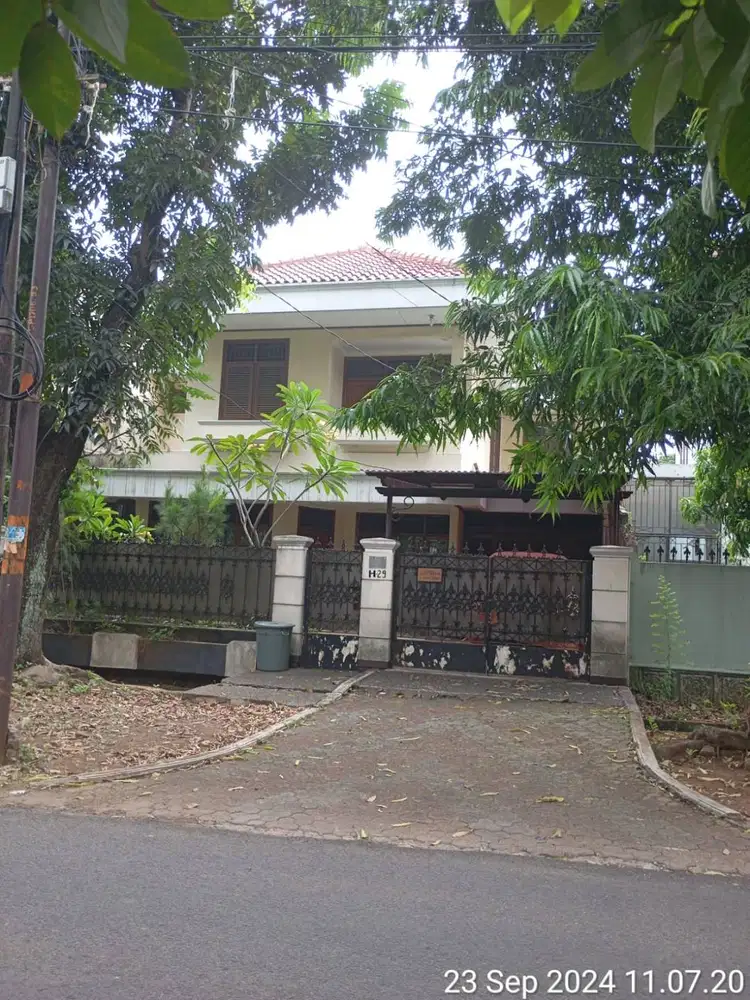 Dijual Rumah 5 Kamar Tidur Siap Huni di Jagakarta Jakarta Selatan