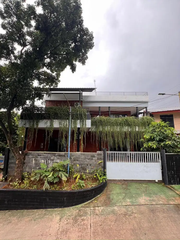 Dijual rumah asri dan nyaman depan katoomba green park