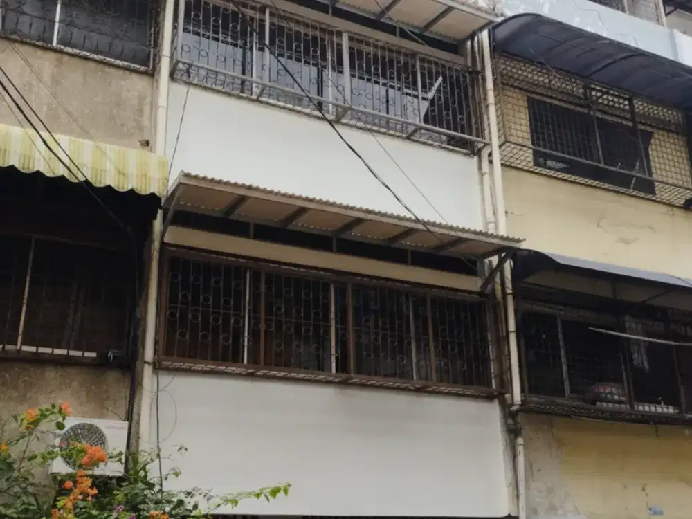 Di Sewa Ruko 4 Lantai di Bandengan, Jakarta Utara