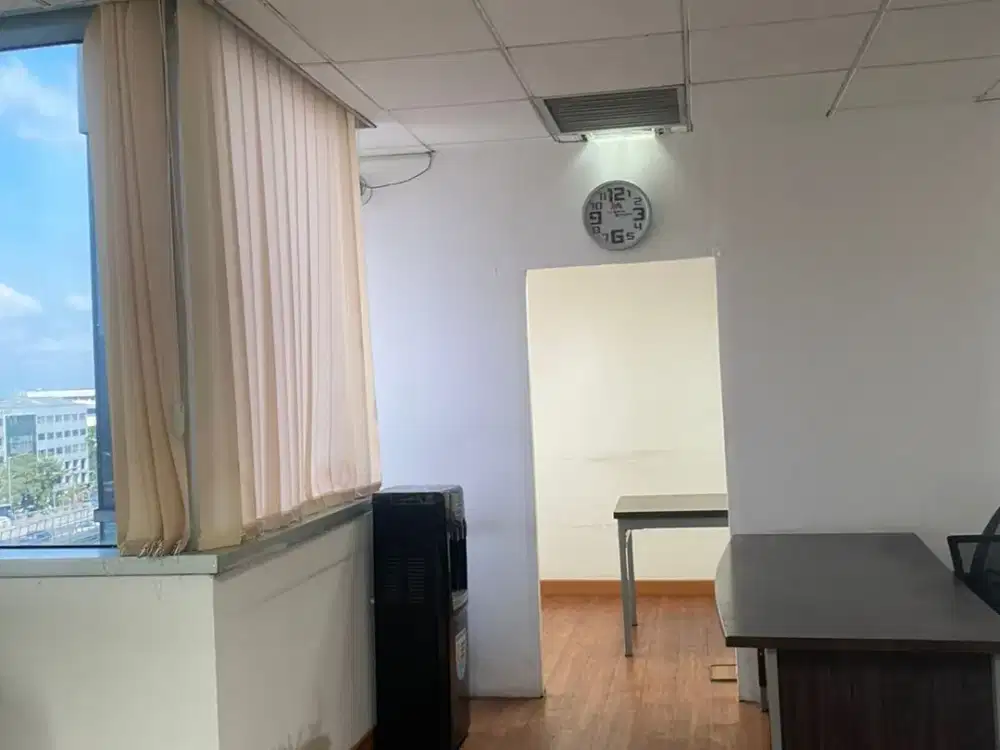 SEWA KANTOR DI JAKARTA SELATAN MT HARYONO 48M2 PARTISIS  160K NEGO