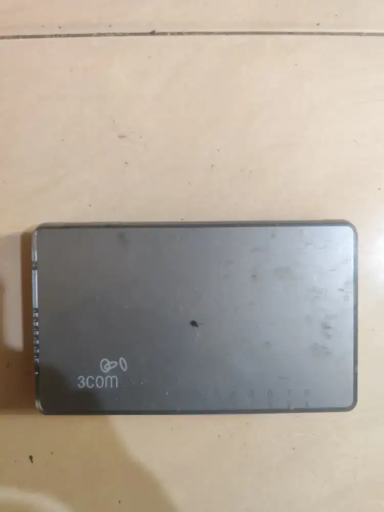 Switch Hub 8 Port Merk 3com
