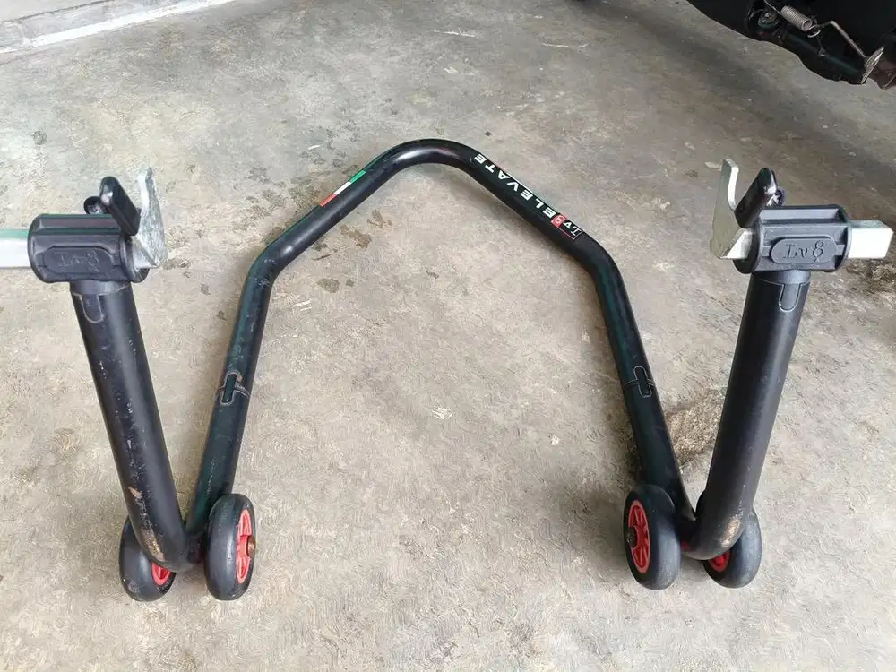 Paddock belakang moge