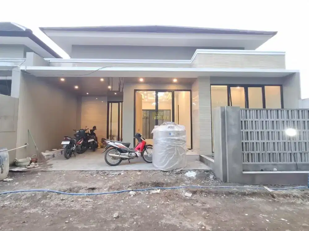 RUMAH DESIGN KEKINIAN DEKAT JALAN ASPAL DI PURWOMARTANI, KALASAN