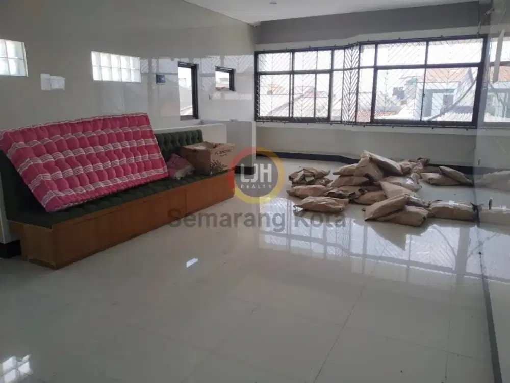 Ruko siap pakai di jalan Beteng