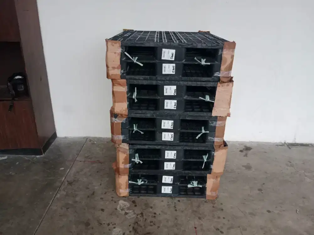 Pallet plastik bekas siap beroperasi