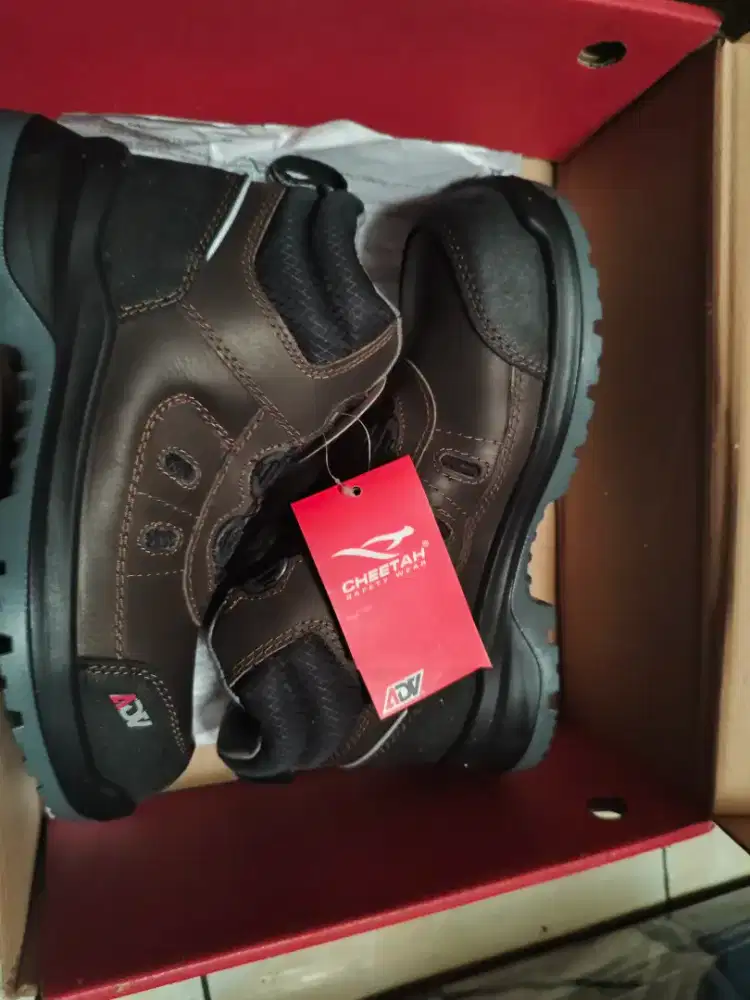 Sepatu safety cheetah jubatus adv