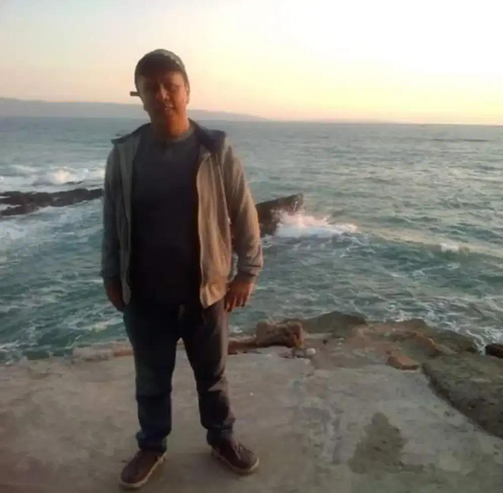 Cari kerja sebagai driver pribadi.office.