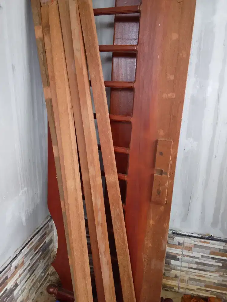 Dijual  mesin cuci Merk Sharp dan dipan jati