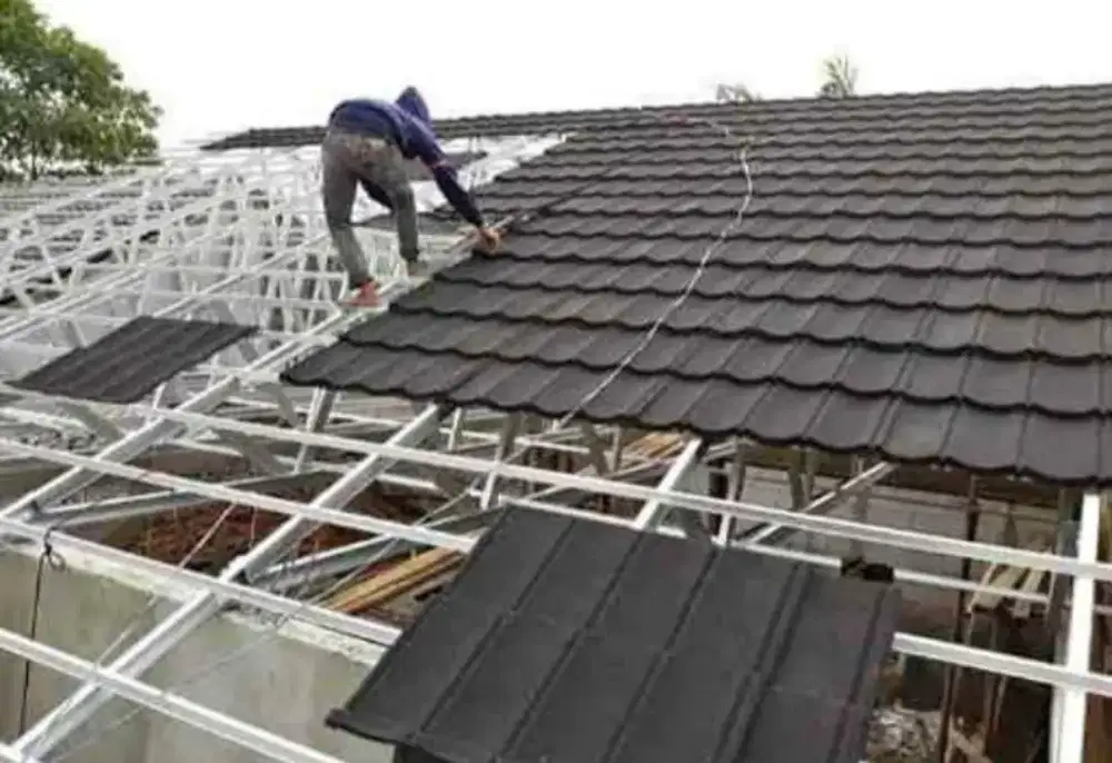 Atap baja ringan canal c terpasang bahan dan jasa