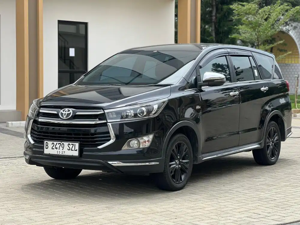 Toyota Innova Venturer 2.0 Bensin AT 2017 Pajak Panjang