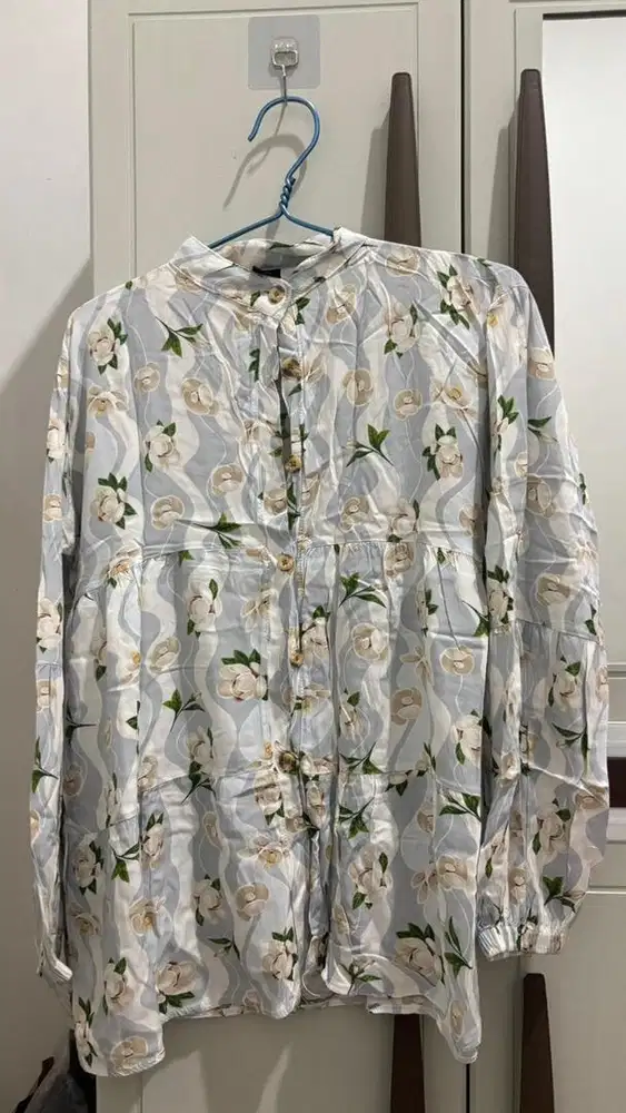 Kemeja bunga biru mudah