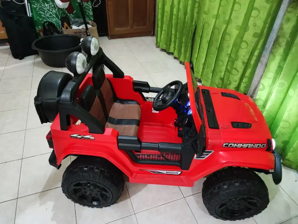 Mobil mainan cas batrai