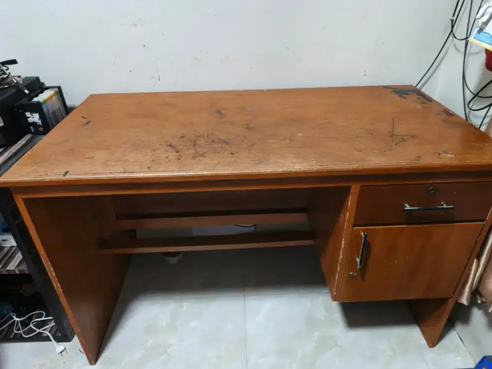 Meja Kantor Saja
