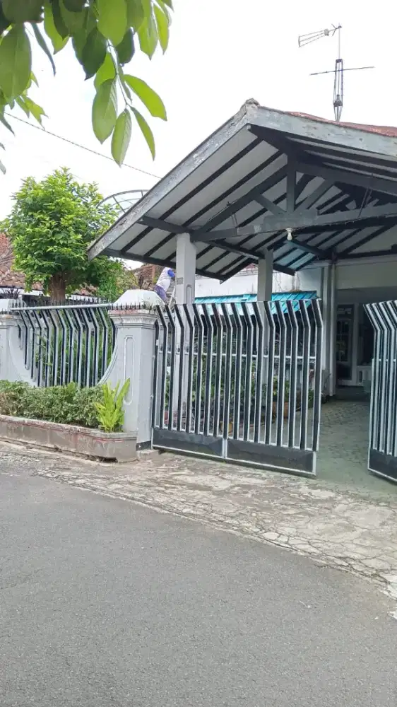 RUMAH DIJUAL LOKASI STRATEGIS TENGAH KOTA JEMBER