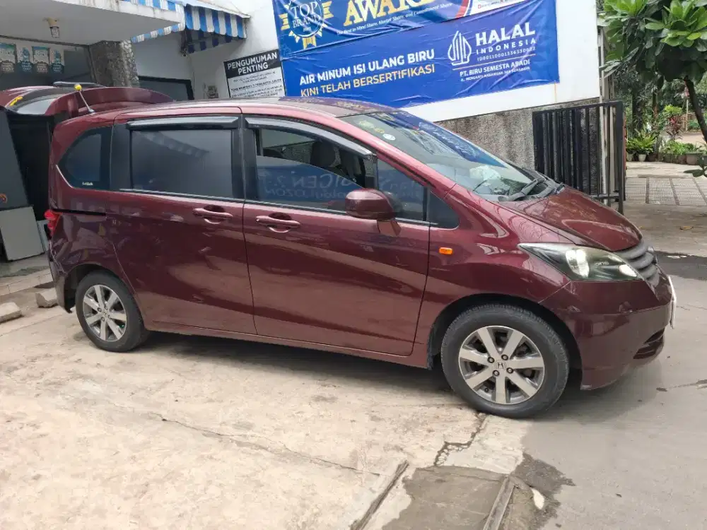 Di jual honda freed th 2012 SD